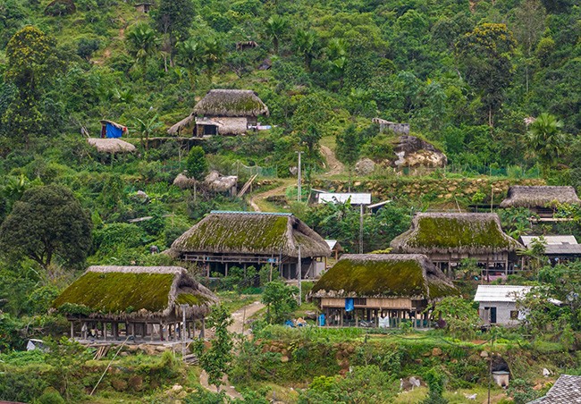 Những mái nhà rêu có một không hai tại bản người Dao bên sườn Tây Côn Lĩnh