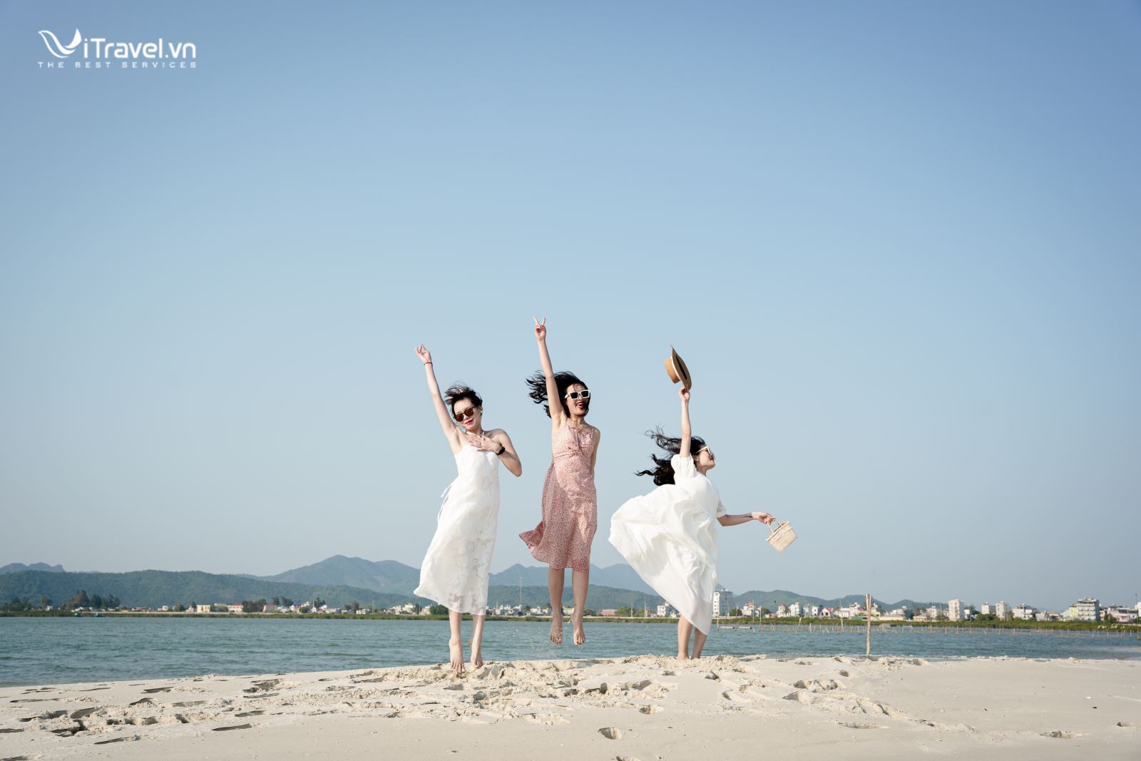 Đảo Quan Lạn - Bãi Biển Minh Châu