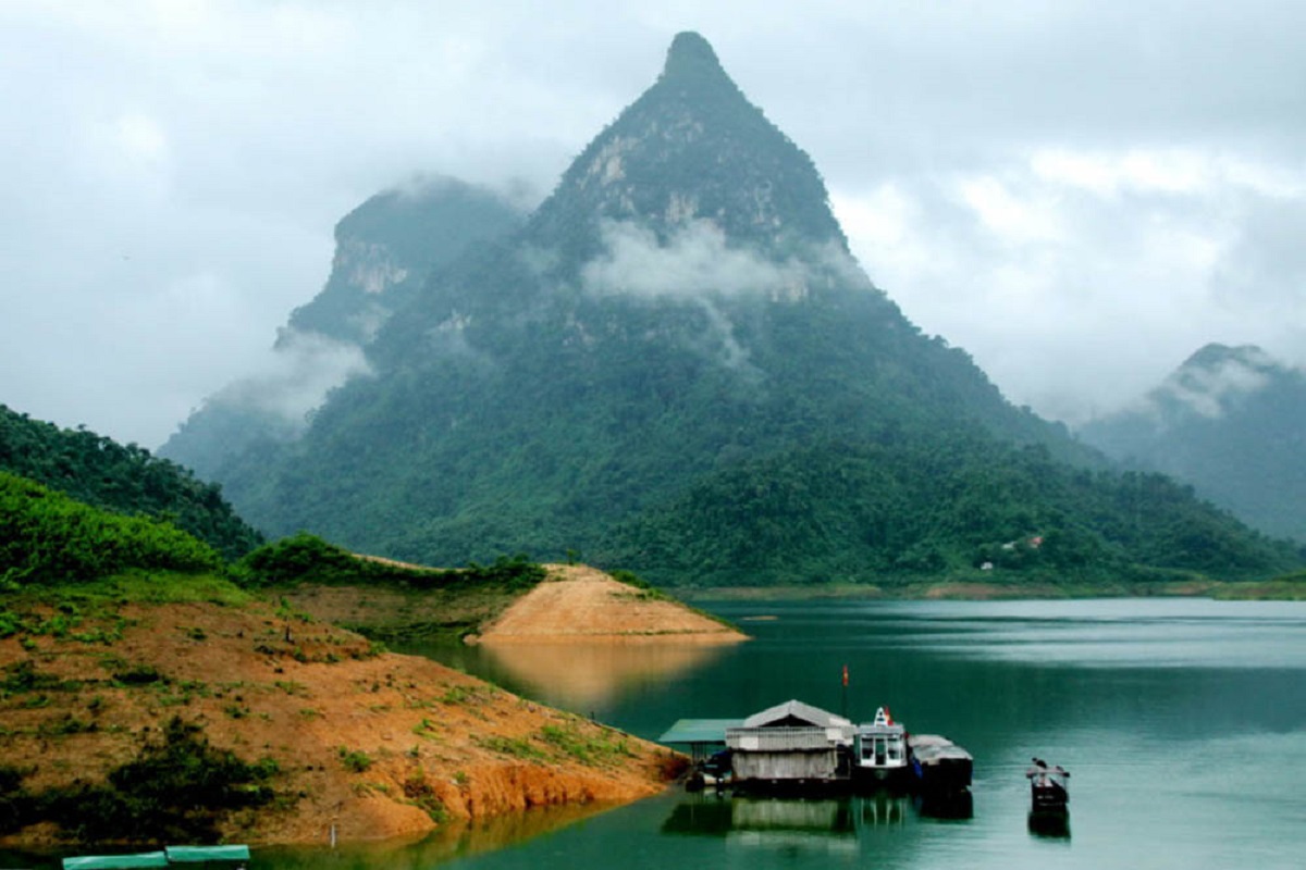 Khám phá vẻ đẹp hoang sơ của núi rừng tại Hồ Sinh Thái Na Hang
