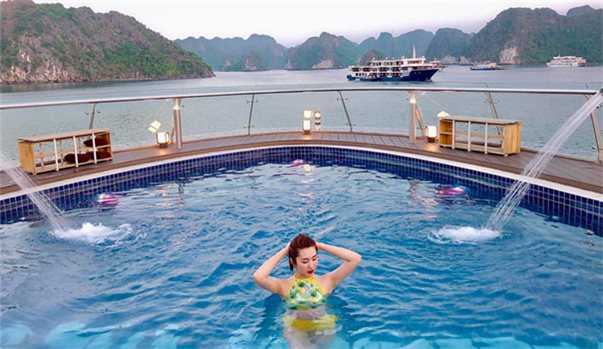DU THUYỀN STELLA OF THE SEA CRUISE