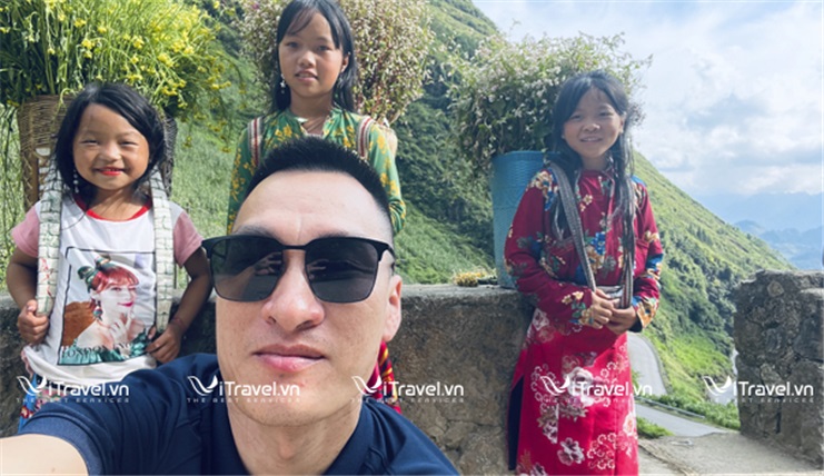 Check in cùng trẻ em vùng cao trên đèo Mã Pí Lèng