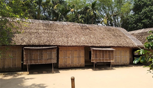 BIỂN CỬA LÒ - QUÊ BÁC LÀNG SEN