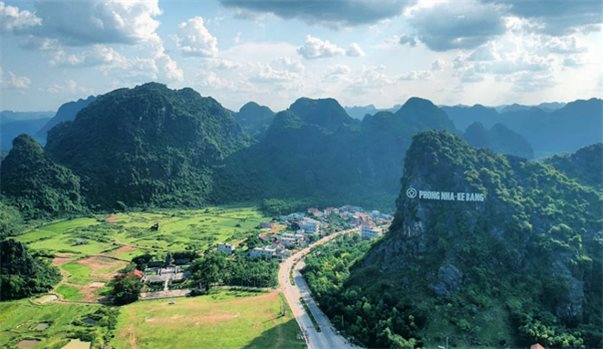 VIẾNG MỘ ĐẠI TƯỚNG - ĐỘNG PHONG NHA - SUỐI NƯỚC MOỌC