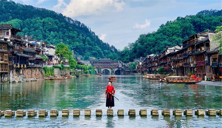 NAM NINH - TRƯƠNG GIA GIỚI - PHƯỢNG HOÀNG CỔ TRẤN