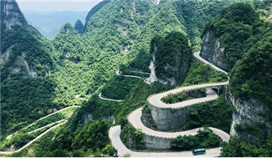 TRƯƠNG GIA GIỚI - PHƯỢNG HOÀNG CỔ TRẤN