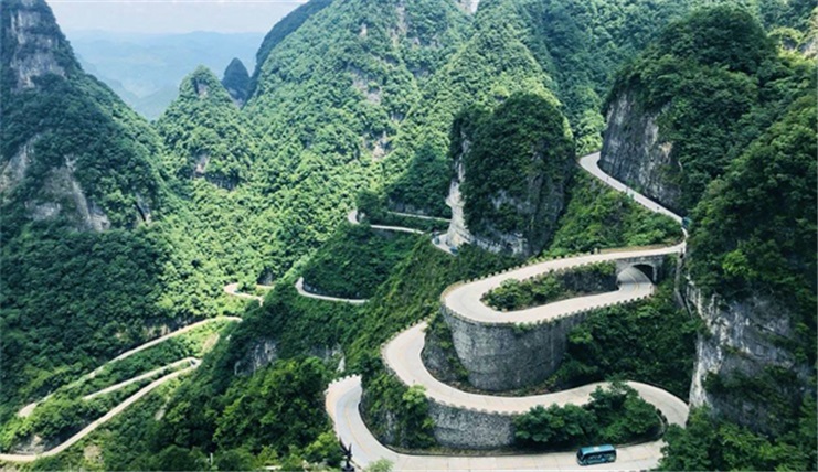 TRƯƠNG GIA GIỚI - PHƯỢNG HOÀNG CỔ TRẤN