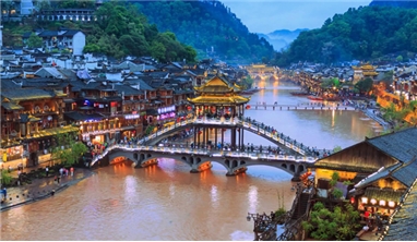 TRƯƠNG GIA GIỚI - PHƯỢNG HOÀNG CỔ TRẤN