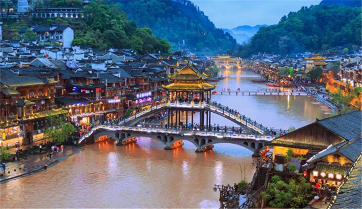 TRƯƠNG GIA GIỚI - PHƯỢNG HOÀNG CỔ TRẤN